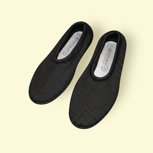 Arcopedico Black Slip On Knit Shoes, Size 7/38